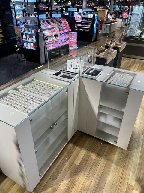 Comptoir de bijouterie en shop-in-shop