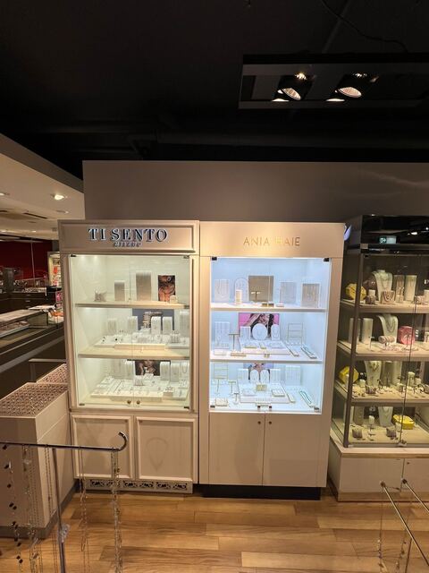 Vitrines de bijouterie en shop-in-shop