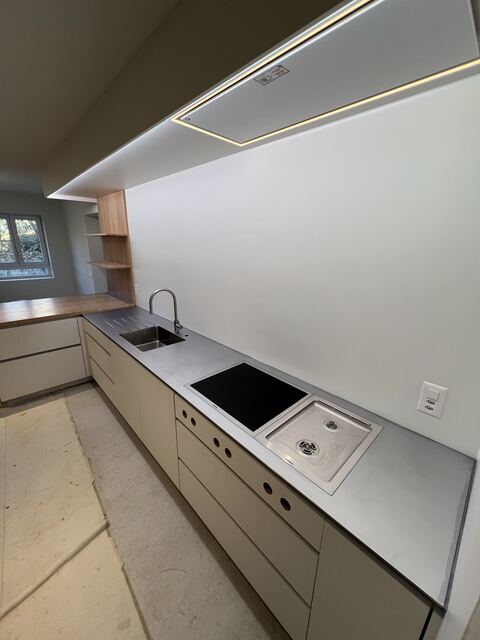 Plan de travail inox avec plan de cuisson intégré