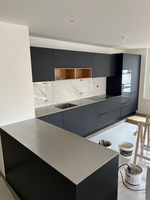 Plan de travail inox avec crédence en marbre