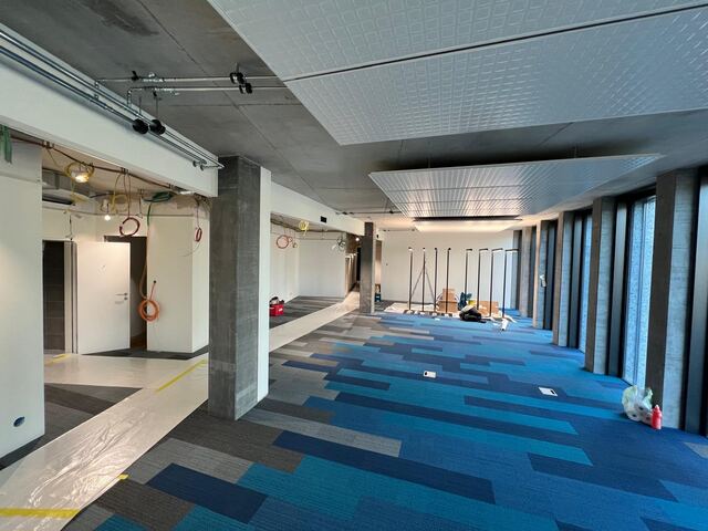 Arrachage et remplacement de 700 m² de moquette